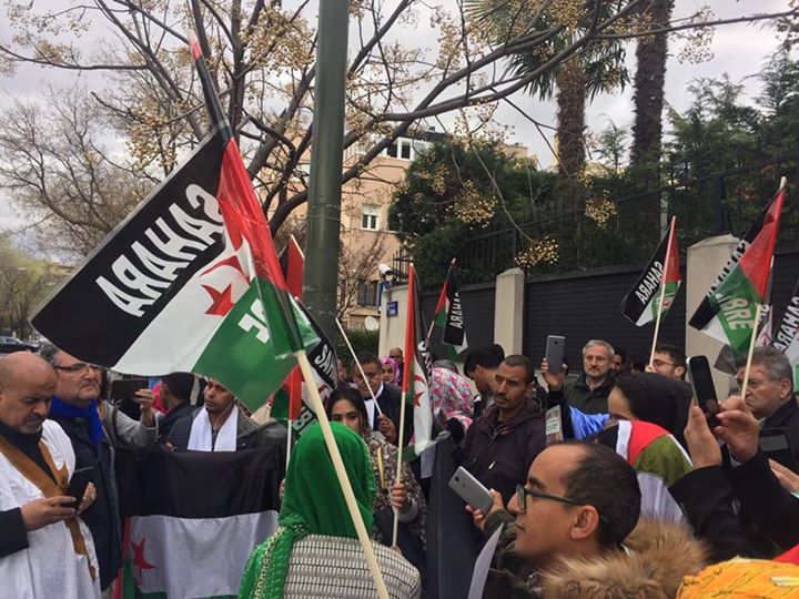 Concentración ante la embajada marroquí en apoyo a los presos políticos saharaui…