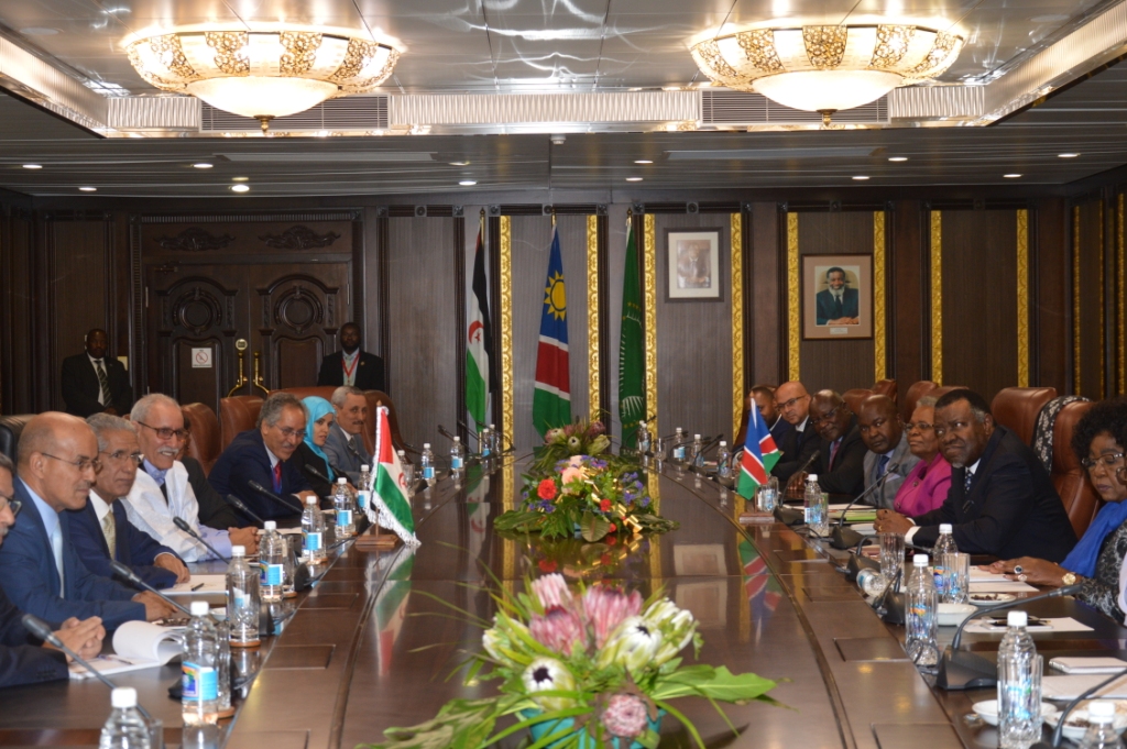 El Jefe del Estado Brahim Ghali mantiene un encuentro con el presidente de Namibia