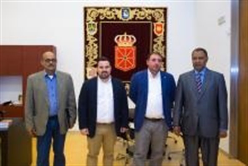 El presidente del Parlamento recibe al nuevo delegado del Frente Polisario para la Comunidad foral