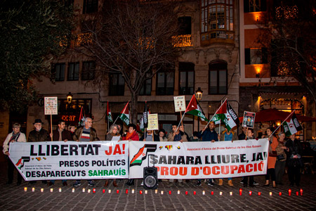 Concentración con encendida de velas por los presos políticos desaparecidos saharauis – CEAS-Sahara