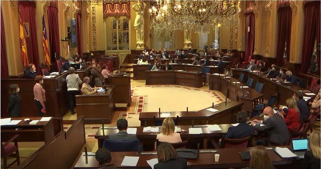 El Parlament pide al Gobierno que reconozca la nacionalidad española de los nacidos en el Sahara entre 1959 y 1975