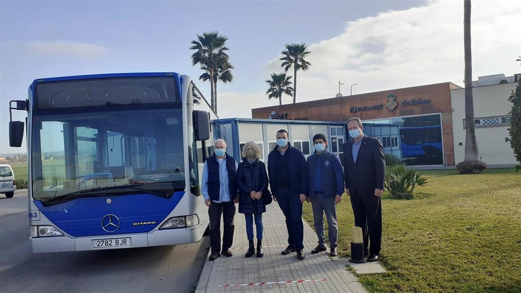 La EMT entrega un bus a la Asociación de Amigos del Pueblo Saharaui