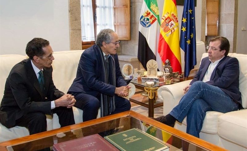 Fernández Vara recibe al ministro de Cooperación del Frente Polisario, Bul-Lahi Mohamed Fadel