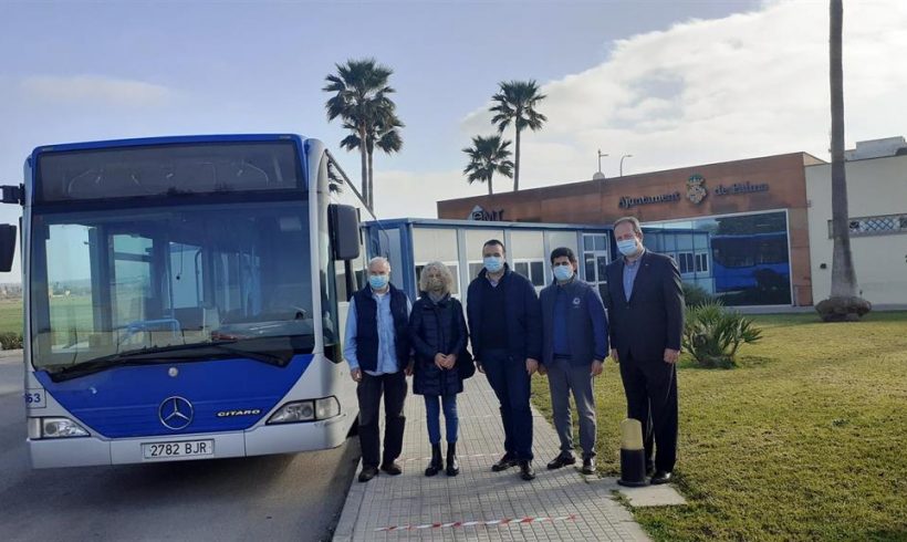 La EMT entrega un bus a la Asociación de Amigos del Pueblo Saharaui